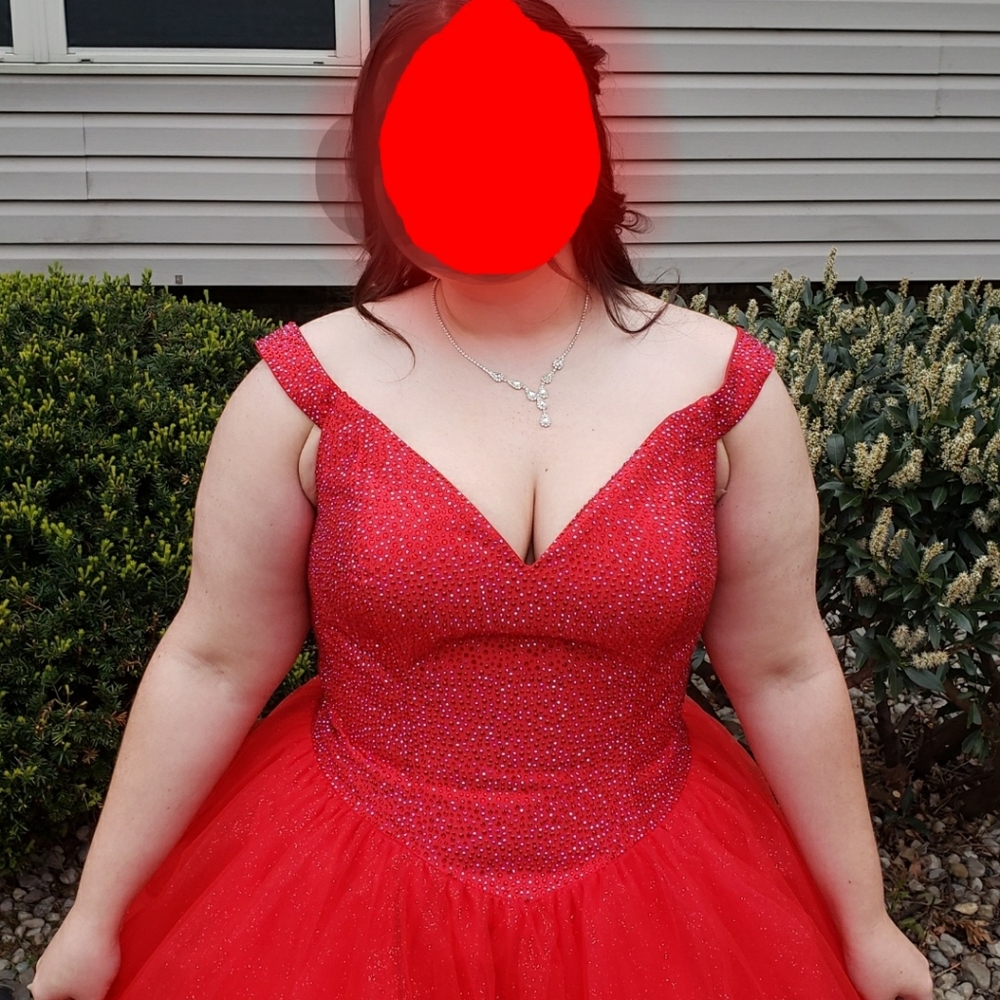 Sherri Hill Formal Dress Gown Red. Prom. Special Event. Size 16.
